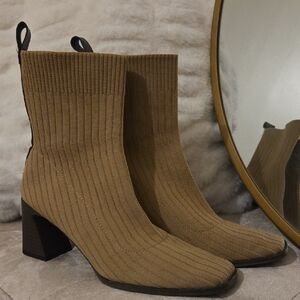 Cuccoo Elegant Tan Sock Ribbed Ankle Boots